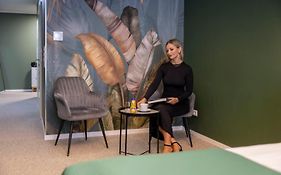Hotel Residenz Luxury - Outletcity - Parken - Klima - 24H Check-In